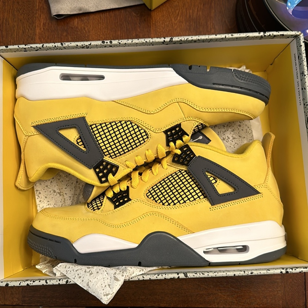 Jordan 4 Retro Lightning